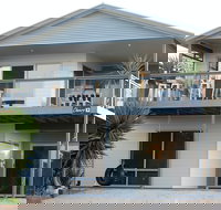 Cheers - New Castle Holiday