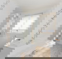 Colonial Court Villas Serviced Apartments - New Castle Holiday