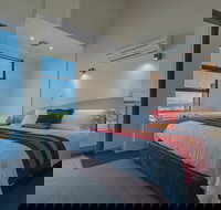 Cosy Corner Beach Apartment - New Castle Holiday