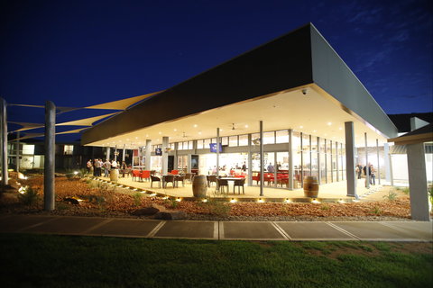 Crowne Plaza Alice Springs Lasseters - New Castle Holiday 1