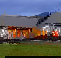 Crystal Creek Meadows Luxury Cottages and Spa Retreat - New Castle Holiday