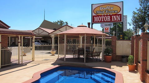 Dalby Mid Town Motor Inn - New Castle Holiday 1