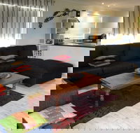 Flutterby's Beach Retreat Preston Beach - New Castle Holiday