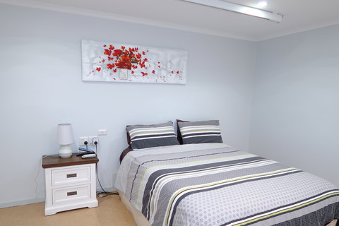 Glenn Moore Accessible Accommodation  Units - New Castle Holiday 1