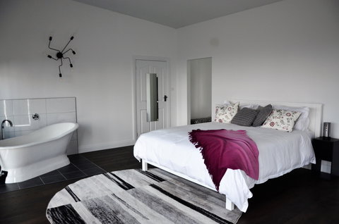 Hickory Moon - New Castle Holiday 1