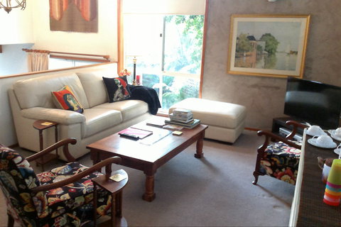 Linley House Bed And Breakfast - New Castle Holiday 1