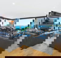 Manhattan at SoHo - New Castle Holiday