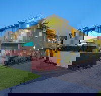 Martys at Little Beach - New Castle Holiday