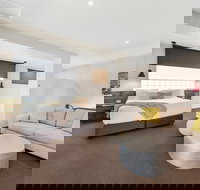 Moonlight Bay Apartments - New Castle Holiday