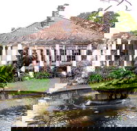 Norman Lindsay Cottage - New Castle Holiday