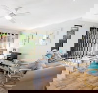 Shearwater at Shoal Bay Cottage One - Dogs Welcome - New Castle Holiday