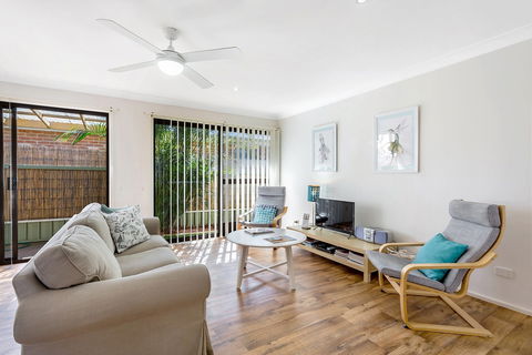 Shearwater At Shoal Bay Cottage One - Dogs Welcome! - New Castle Holiday 0