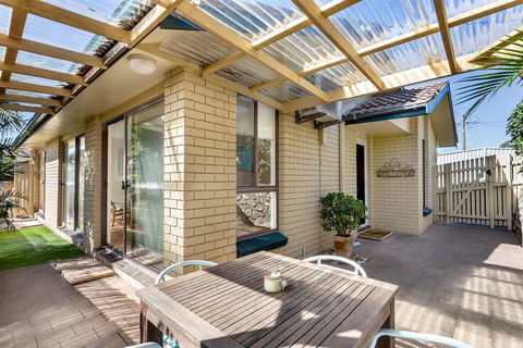 Shearwater At Shoal Bay Cottage One - Dogs Welcome! - New Castle Holiday 2