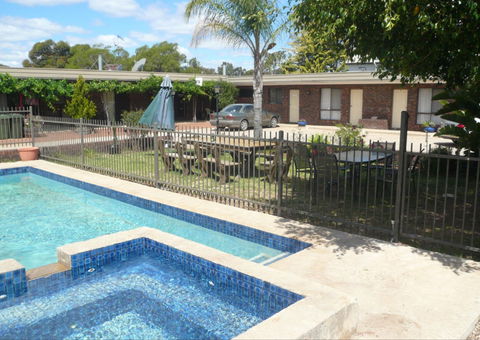 Sportsman Inn Motel - New Castle Holiday 0