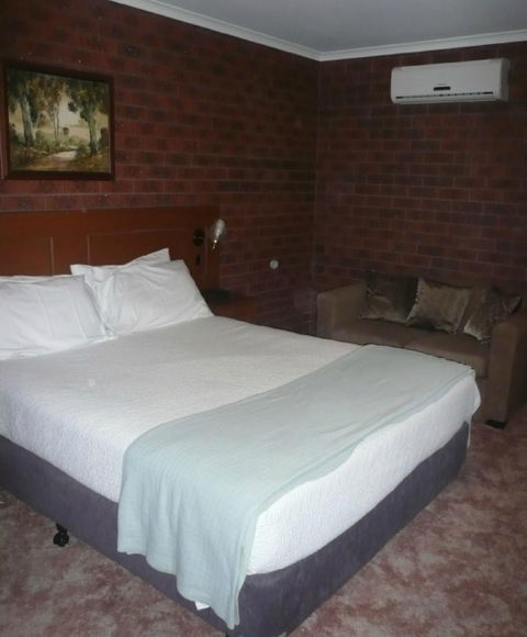 Sportsman Inn Motel - New Castle Holiday 1