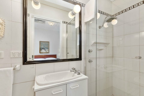 The Castlereagh Boutique Hotel - New Castle Holiday 1