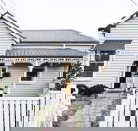 The Fox House Kyneton - New Castle Holiday