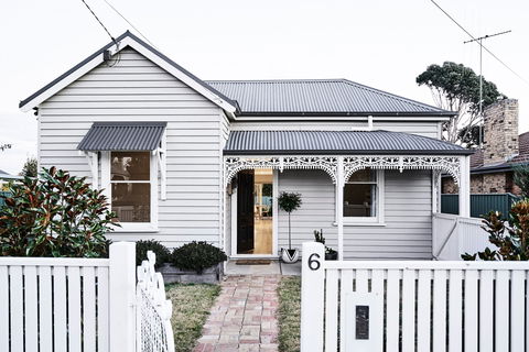 The Fox House, Kyneton - New Castle Holiday 0