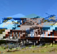 Tree House - The - New Castle Holiday