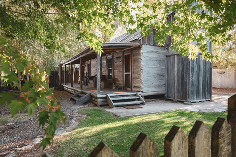 1860 Luxury Accommodation - New Castle Holiday 2