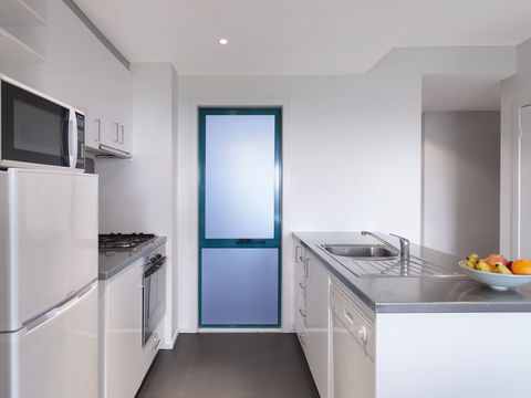 Adina Apartment Hotel St Kilda - New Castle Holiday 2