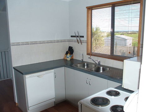 Bashams Beach House - New Castle Holiday 1
