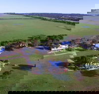 Bear Gully Coastal Cottages - New Castle Holiday