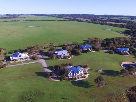 Bear Gully Coastal Cottages - New Castle Holiday 0
