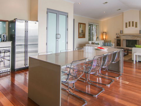 Becalmed On Sunshine Cove - New Castle Holiday 2