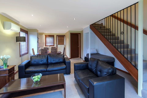 Best Western Colonial Village Motel - New Castle Holiday 1