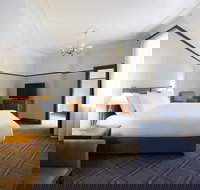 Brassey Hotel - New Castle Holiday