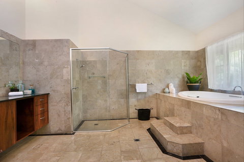 Buckets And Spades - New Castle Holiday 2