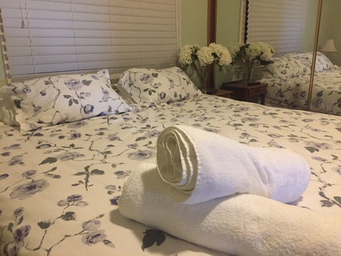 Catania Cottage And Farmhouse - New Castle Holiday 2