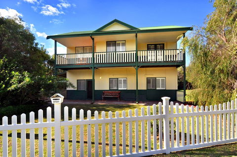 Clemandtines Vintage Beach Estate - New Castle Holiday 0