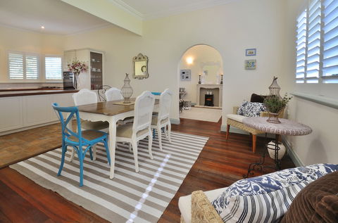 Clemandtines Vintage Beach Estate - New Castle Holiday 2