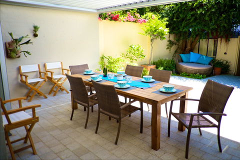 Cottesloe Artist's Beach Retreat - New Castle Holiday 1