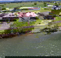 Cranford Waterfront Cottage - New Castle Holiday