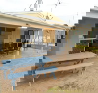 Dot n Pats - New Castle Holiday