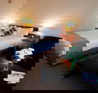 Longreach Motor Inn - New Castle Holiday