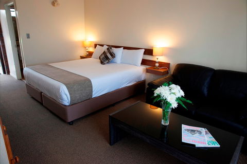 Longreach Motor Inn - New Castle Holiday 0