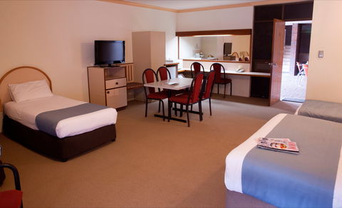 Longreach Motor Inn - New Castle Holiday 2