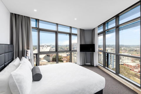 Meriton Suites Church Street, Parramatta - New Castle Holiday 1