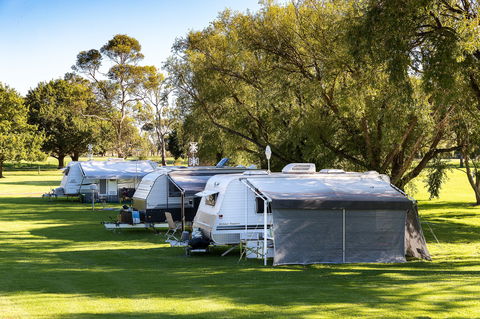 Mortlake Caravan Park - New Castle Holiday 1