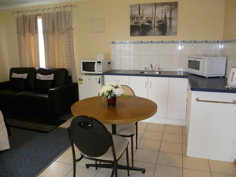 Mount View Motel - New Castle Holiday 1