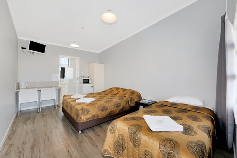 Ned Kelly's Motel - New Castle Holiday 2