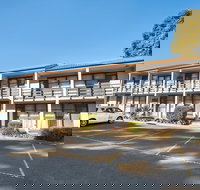 Nightcap at Ferntree Gully Hotel - New Castle Holiday