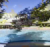 Novotel Cairns Oasis Resort - New Castle Holiday
