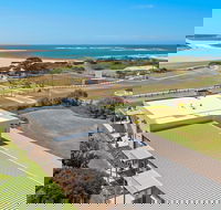 Peterborough House  Motel - New Castle Holiday