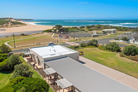 Peterborough House & Motel - New Castle Holiday 0