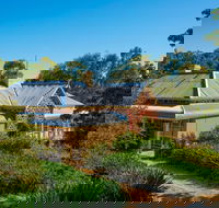 Red Gum Retreat - New Castle Holiday